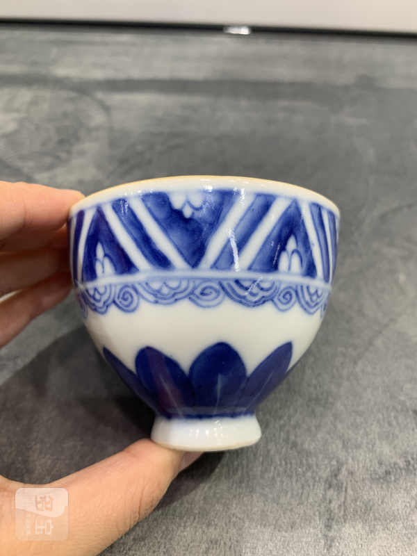 清中期青花蕉叶纹鸡心杯 - 图2